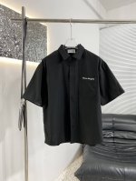 高品质 Margiela马吉拉25Ss春夏新款衬衫 面料采用独特砂洗质感面料 纹理细腻 凉感透气 亲和肌肤 宽阔直身剪裁 外翻折叠内饰色织条纹 整体造型简洁大气