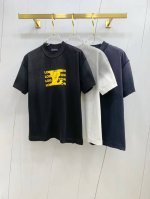 lv2025Ss新款经典圆领短袖，时尚百搭经典元素打造精致工艺专柜面料，顶级元素融合打造，经典短袖3标齐全，潮男时尚，无论是上身舒适度还是都是无可比拟的存在，男