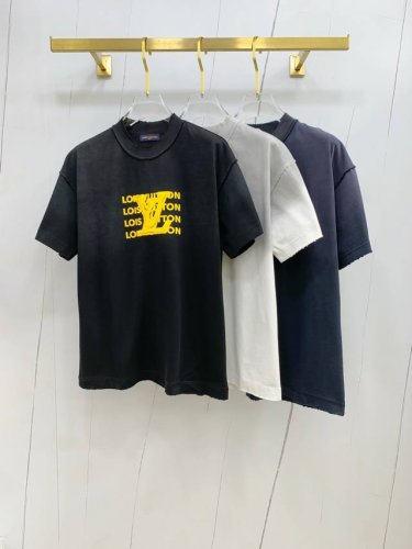 lv2025Ss新款经典圆领短袖，时尚百搭经典元素打造精致工艺专柜面料，顶级元素融合打造，经典短袖3标齐全，潮男时尚，无论是上身舒适度还是都是无可比拟的存在，男