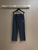 arcteryx 始祖鸟2025Ss春夏新款休闲运动风格休闲裤，户外品牌可能大家第一想到的就是、给人一种标签试的感觉！除了在款式设计上颇有造诣之外，最明显或者说