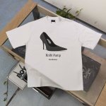 款号 Zy6012 高版本 2025新款Balenciaga巴黎世家高跟鞋字母图案Logo印花休闲情侣宽松短袖T恤 Oversize宽松版型 独一无二的活性环保