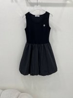 Alo* 25新款花苞连衣裙 针织拼接花苞式背心连衣裙 胸前小Logo装饰 超级时髦减龄 上身秒爱 乖巧又时髦 超级少女啊 很显瘦显身材比例 下摆拼接花苞式裙摆