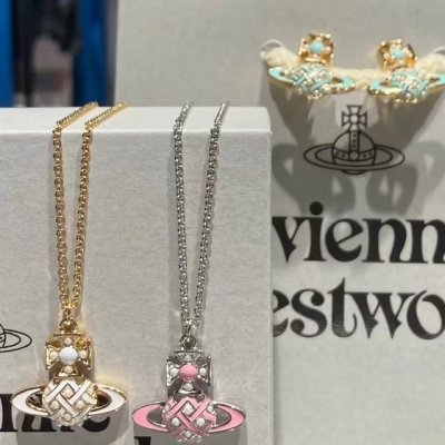 Vivienne Westwood 西太后珍珠珐琅系列马卡龙色项链 超级马卡龙色系，甜美可爱女生必入，一眼就看中，少女心爆棚的项链，西太后的设计师也太会了吧，珐