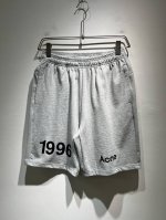 acne Studi*Os2025春夏新款男女同款短裤，专柜同步发售！定制专属纯棉面料，定制原版工艺螺纹，衣身设计标识Logo压绒设计！完美融入时尚还有风情感一