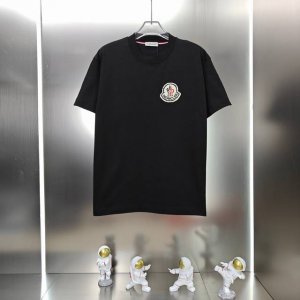蒙口 Moncler 2025春夏新款男女同款短袖T恤 定制专属300克重双纱纯棉面料 定制原版工艺螺纹车工 马赛克视觉徽章工艺设计 颜色 黑色 白色 尺码 S