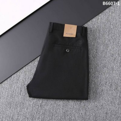 25春夏 新款休闲裤 款号：B6607-1 尺码：29一42 好穿不挑身材，整体以舒适为主，裤腿大小做的恰到好处，显瘦显腿直，轻松穿出满屏的大长腿，拉长比例气场