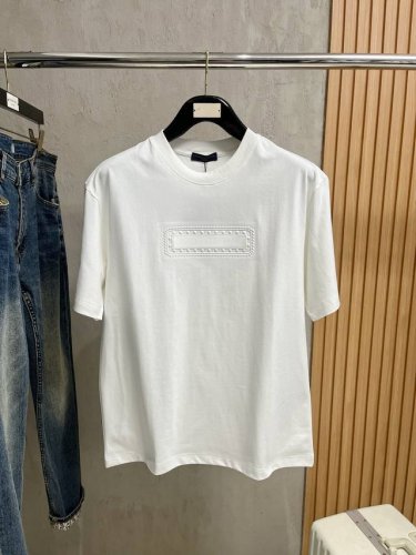 sslv纯棉最新面料经典标识图案Logo时尚简约潮流短袖，最顶级的品质专柜原单短袖，顶级制作工艺进口面料，专柜款独特设计，采用进口高端订制面料。官网在售！面料版
