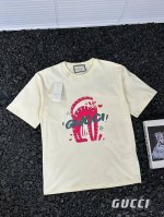 上新 Gucci 古驰 25Ss夏季新款卡通字母Logo印花短袖T恤 热度款Tee！潮男潮女必备单品！可随意穿搭！对色对位直喷工艺！图案呈现出来立体感效果非常棒