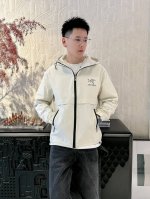 始祖鸟 顶级版本！2025早春新款夹克外套 原版1:1订制五金配件全进口原版定制 欢迎专柜对比 超柔软 超级重工 面料做工杠杠的版型完美 注意面料超舒服 独家款