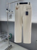 长裤P320 上衣P330 -驴牌 25Ss新款牛仔裤取材日本水洗丹宁布，以别致阔腿廓形轻松点亮各式造型。醒目明线、后袋 1V 标识刺绣，以及票袋和腰部的正绒面