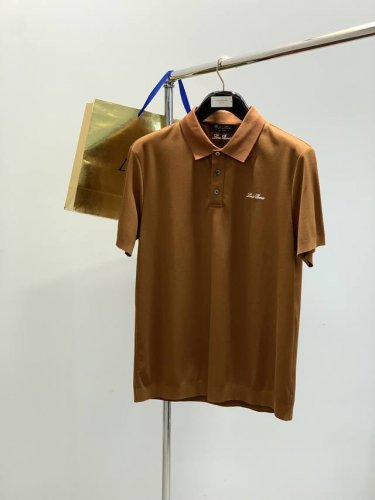 Lp Loro piana 2025夏季最新品 专柜同步有售 原单狠货 时尚休闲翻领短袖T恤 采用进口原版面料 顶级刺绣工艺字母图案装饰Logo 档次极高 舒适