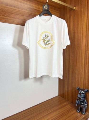 moncler 蒙口 2025年春夏新品上新 三标齐全 纯棉圆领短袖T恤 好货不用过多介绍 看细节 专柜码数：M-Xxxxl 175 140建议L