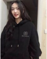 Balenciaga巴黎世家Bb涂鸦春季连帽卫衣 本款采用新疆华棉面料，不起球不褪色不变形，质量超级好，柔软的让你爱不释手，布料挺实，绝对厚实，打底单穿都是百搭