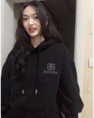 Balenciaga巴黎世家Bb涂鸦春季连帽卫衣 本款采用新疆华棉面料，不起球不褪色不变形，质量超级好，柔软的让你爱不释手，布料挺实，绝对厚实，打底单穿都是百搭