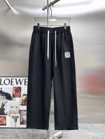 罗意威 Loewe 2025夏季新款 休闲裤 长裤，高端版本！专柜定制面料 透气舒适度高，细节无可挑剔，品牌元素设计理念，体现高品质。手感细腻柔软！呈现休闲裁剪