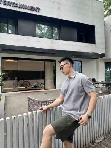 Gucci刺绣棉质短裤 面料选择 采用棉为基底编织而成的单面鱼鳞布面料 正面为平滑的针织面 触肤面通过针织机的浮线编织技术形成立体的毛圈 增加蓬松感 同时触感细