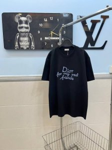 款号177 dior迪奥 新款刺绣圆领短袖采用280G纯棉双纱面料 上身舒适柔软 透气性强 前片采用高端刺绣工艺 上身百搭高端 三标齐全 高版本可随意对比 男女