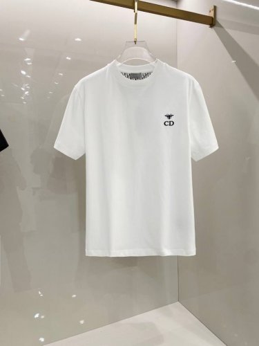 迪奥 2025早春新款男女同款短袖T恤，！定制专属纯棉面料，定制原版工艺螺纹，胸前重工字母Logo工艺设计！简约大方，从容百搭，档次极高，完美融入时尚还有风情感