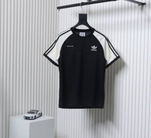 Adidas 三叶草拼色百搭插肩透气宽松时尚休闲绣标阿迪T恤 面料: 300克重磅洗水纯棉，随意对比 采用特定重磅21S精棉平纹针织面料，300克重；搭配32S