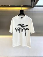 P250 巴黎世家-2025春夏新款 字母Logo圆领短袖T恤，春夏休闲穿搭必不可少，胸前字母印花完完全全体现在高级审美的做工上， 胶浆拔印做旧工艺自然美观，印
