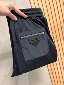开春新品 开春新品 普拉达 夏天薄款透气休闲款 爆款来袭！纯色休闲裤，特供面料. 公务员 上班族 广谱人群均可.全套最新款吊牌 延用Milano经典主唛！原汁原