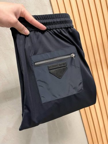 开春新品 开春新品 普拉达 夏天薄款透气休闲款 爆款来袭！纯色休闲裤，特供面料. 公务员 上班族 广谱人群均可.全套最新款吊牌 延用Milano经典主唛！原汁原