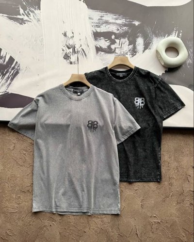 上新 balenciaga巴黎世家25Ss限量款烫钻水洗T恤 水洗做旧 这件短袖真是太帅气了 巴黎世家烫钻印花 贼有感觉 全身成衣二次水洗 多种工艺成本极高 成
