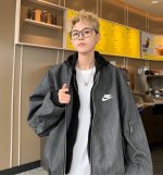 原版质量 秋季耐克Nike美式高街拼接纹理Pu皮连帽外套男女潮牌宽松情侣休闲夹克 此款采用超柔超触感高端进口皮质面料 搭配个性纹理肌肤简直真的好看有质感！买回去