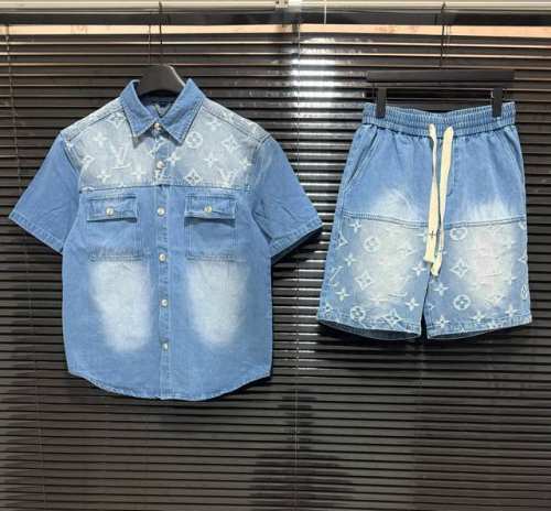 爆款套装V驴牌 25春夏新款 洗水蓝牛仔 老花字母绣花拼接 定制五金纽扣 高品质牛仔套装 码数：M-3Xl 套装不拆