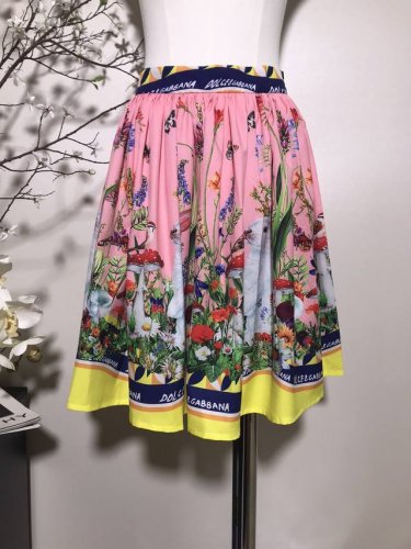 dolce&Gabba*杜嘉班纳新品 。粉色底蘑菇兔子花朵花丛印花高腰迷你短裙百褶半身裙。Smlxl
