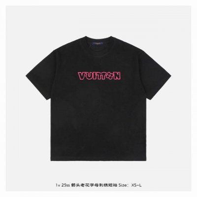 本地自取：180 1V 25Ss 箭头老花字母刺绣短袖 面料采用230克重精梳棉，定制32支1*1螺纹，成衣两遍水洗处理，面料舒适亲肤无异感，定制定染面料，纺织