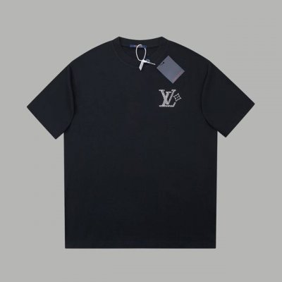 高版本 1V 25Ss早春新款 Lv字母烫钻短袖 轻奢主义 男女日常通勤穿搭必备单品 正确版本 欢迎对比 详细特征 320克100% 纯棉双纱汗布面料 同缸定染