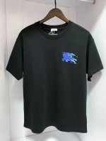 巴宝莉 2025Ss 重叠战马字母印花 大Logo经典识标印花精致升级 灵感源自八十年代复古 原版面料 官方同款 短袖T恤 定制310克同缸染面料 手感非常舒服