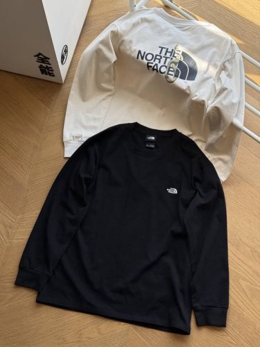 Thenorthface北面 8C7H Ue蛇年限定 长袖Tee 黑色 白色 M~Xxl 原版定织定染240克纯棉面料，胸前刺绣基础小标Logo，后背蛇年限定印