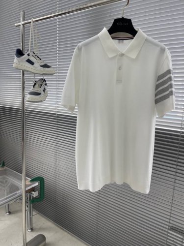 tb 2025春夏系列翻领T恤 尺码：M-3Xl 合身版型 P.S：翻领短袖，棉质起脚珠地面料，73%棉、27%聚酯纤维，袖子、下摆都由特种一体机织出来的，因其