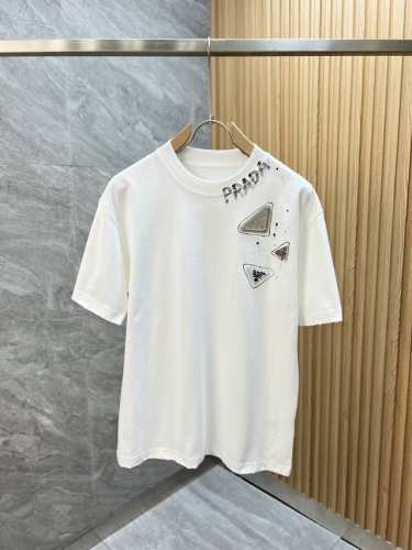 prada 普拉达 2025春夏新品 三标齐全 圆领纯棉短袖T恤 好货不用过多介绍 看细节 专柜码数：M-Xxxl 175 140建议L