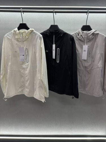 2660 Spring And Summer ！Al*O，三色防晒外套， 连帽贴心设计，时髦又防晒， 长款版型遮肉效果超赞，下半身随意搭配， 下摆抽绳随意调节长