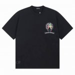 款号Ys17 克罗心彩色马蹄十字架字母印花宽松男女休闲短袖圆领短袖T恤三标齐。采用250克32支双纱1:1面料。黑白两色。S-Xl