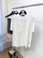 路易威登、2025新品短袖T恤，帅气时尚，胸前精致刺绣装饰字母Logo，简约百搭款。面料棉 不仅挺括，保持潮流的廓形，又穿着舒适，纱织更细腻，码数S-Xxl