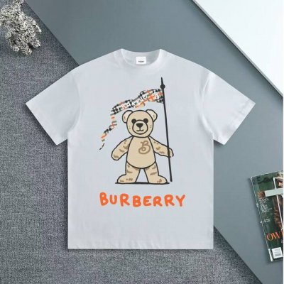 Burberry 巴宝莉 高品质280克 小熊旗动漫字母印花 原版面料 官方同款 短袖T恤 同缸染面料 手感非常舒服 春夏最新砖柜同步 时尚又个性 超级百搭好看