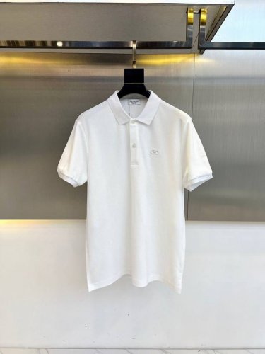 ferragam菲拉格慕、 2025S夏季新品，设计时尚Polo衫，客供进口顶级100%驻地丝光棉制成，面料质地轻薄，具有优越的防皱性与耐久性，着穿冰丝爽滑，如