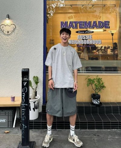 短袖 Descent 迪桑特基础款T恤.可购买短裤成套搭配25S新款男女同款！纯色系推荐！肩部后背经典标识.3D烫画设计.简单高级.质感极好舒适又透气.让人过目