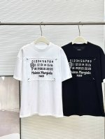 maison Margiela 马吉拉Mm6夏季 拼接贴布刺绣字母短袖 T恤 男女情侣款 贴布拼接工艺 短袖的底衫是 %纯棉亲肤透气 定织定染同版紧密螺纹~ 采