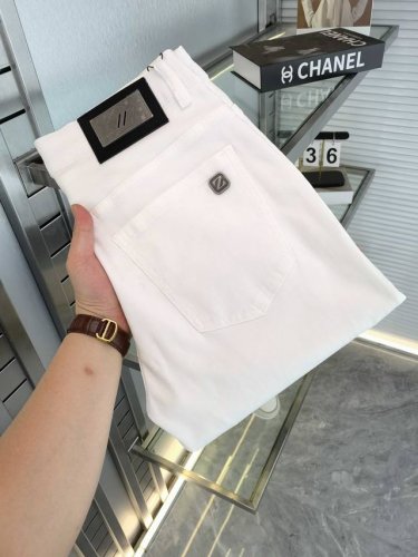 Zz* 25Ss春夏新款男士小直筒原单 牛仔短裤 早春新款超柔软 弹力面料 复杂的手工艺叠加 任何一个洗水环节多停留几秒都会变成完全不一样的颜色效果 所以越加珍