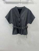 Dio*迪 奥 25早春新款V领同色系腰带 收腰上衣 全新定制Yb棉高级灰 气质和活泼相结合，打造气质优雅感、手感柔软细腻、高腰收腰设计，宽松版型不挑人，巨减龄