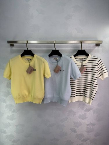 25夏季Miumi*女装，亲肤凉爽透气绢丝亚麻，圆领薄款章仔+后背镂空短袖 精致气质时尚百搭黄色 黑白条纹 蓝色3色 尺码Sml 现货供应。T226B