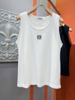 Loewe罗意威 2025春夏新款背心，设计Logo设计！极具设计精选客供面料，手感柔软亲肤，着身舒适透气性都无法挑剔，实物绝对会让你爱不释手！无性别主义的情侣