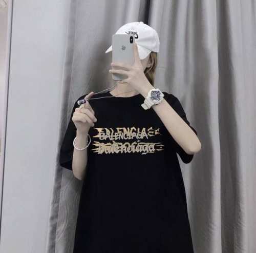 Balenciaga巴黎世家字母重影圆领短袖半袖T恤 面料采用260克纯棉双纱食毛面料 双线二本针压线 久洗不变形 原版定制三标 高端进口印花 随意水洗 情侣可