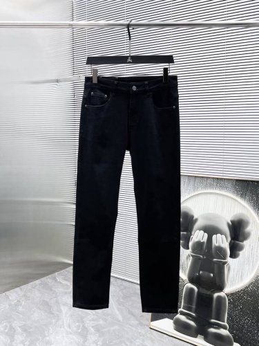 范思哲 Versace 2025Ss新款 牛仔裤，高端版本！专柜定制面料 透气舒适度高，细节无可挑剔，品牌元素设计理念，体现高品质。手感细腻柔软！呈现休闲裁剪，