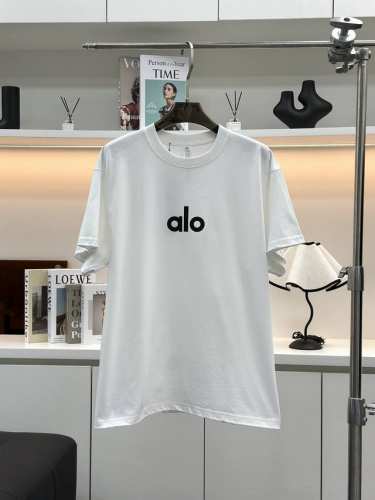 Alo简约印花大字母基础款短袖T恤 黑色穿搭太休闲日常了！真的！谁穿谁好看！日常真的很好驾驭！爱了 宽松休闲就很适合日常穿，为夏天做足准备～ 从这件T恤子开启O